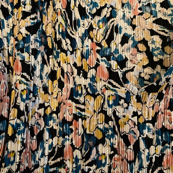 Halogen Cinched Wrist Floral Top - Picture 3 of 6